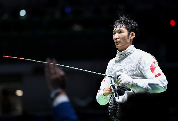 雷声担任中国旗手 成为第一位奥运冠军旗手